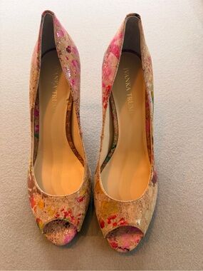 Ivanka Trump Sexy Multicolor Floral on cork Peep-Toe Pumps Size 8